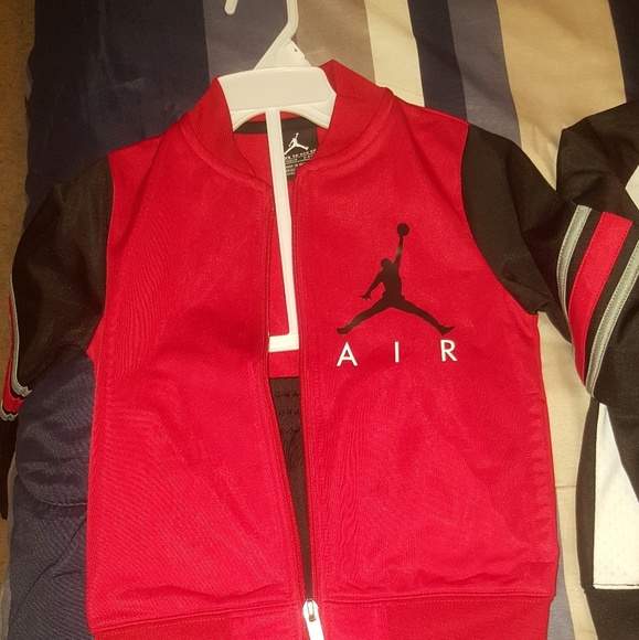 Toddler Jordan Suits - Picture 2 of 4